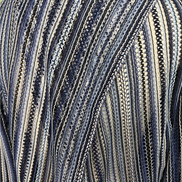 Elegant Blue Striped V-Neck Blouse - Picture 9 of 15